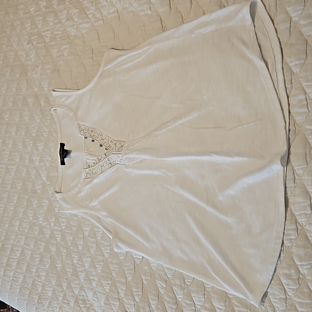 WHBM white S embroidered top